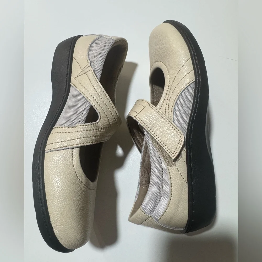 Beige woman Oviaric shoes